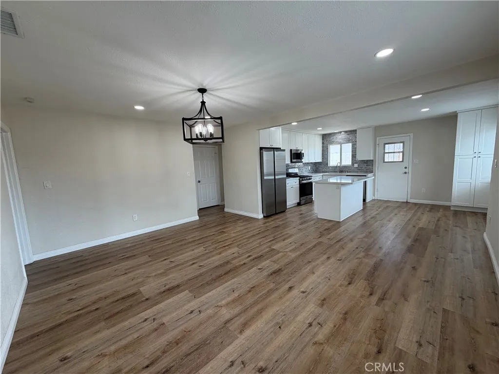 https://cdn.realtyfeed.com/cdn/127/307108596/1101d28f97b805b956b680cda753500f.webp