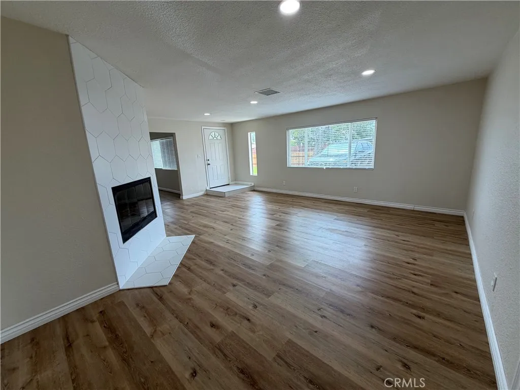 https://cdn.realtyfeed.com/cdn/127/307108596/5aeb3bd5f710d365d7a8c6c09c4dc3a7.webp