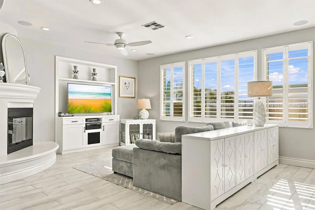 5815 Gablewood Way, San Diego, CA 92130 5815 Gablewood Way, San Diego, CA 92130