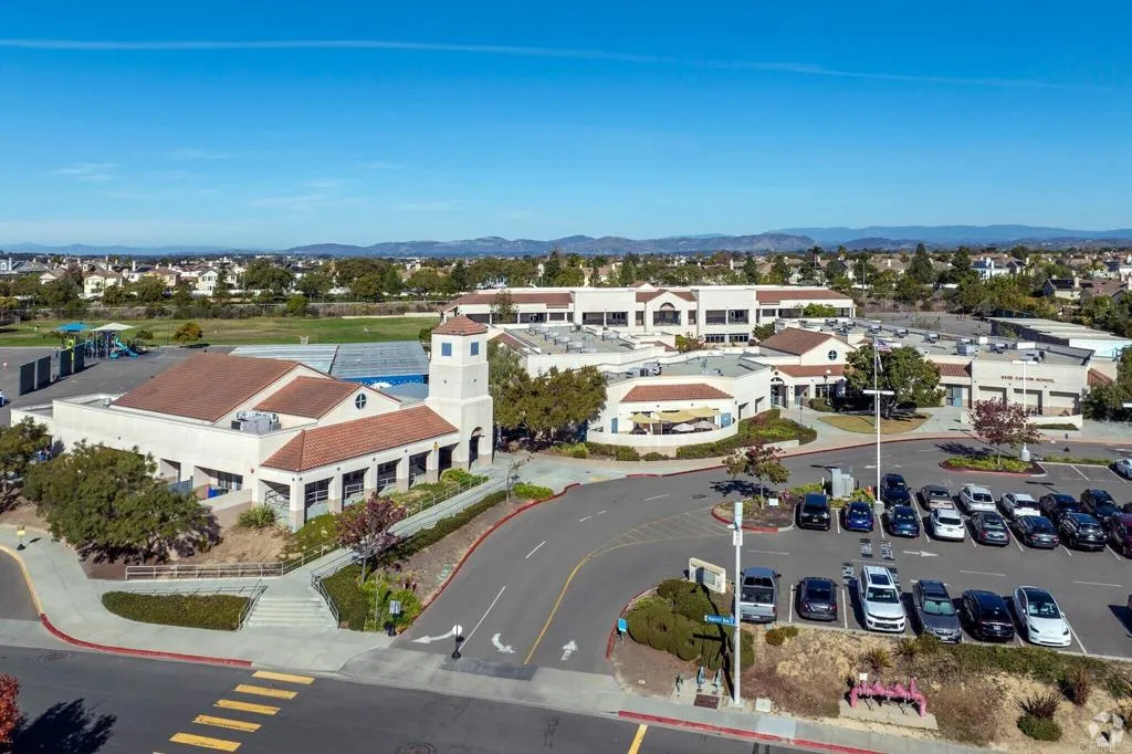 5815 Gablewood Way, San Diego, CA 92130 5815 Gablewood Way, San Diego, CA 92130