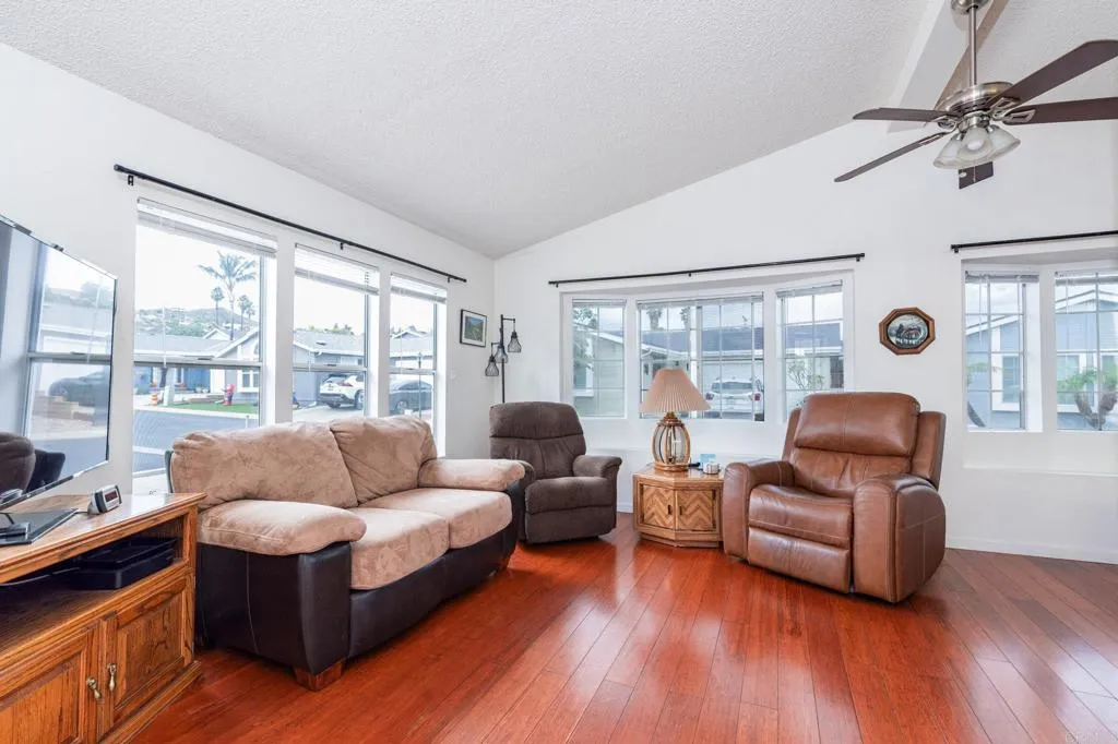 15935 Spring Oaks Rd., El Cajon, CA 92021 15935 Spring Oaks Rd., El Cajon, CA 92021