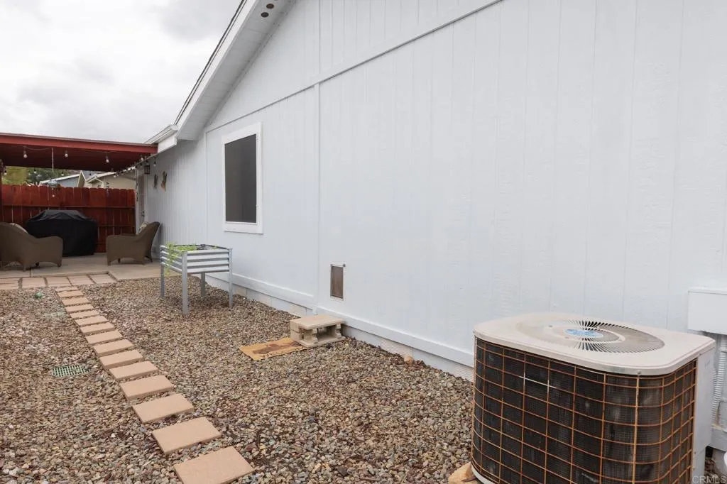 15935 Spring Oaks Rd., El Cajon, CA 92021 15935 Spring Oaks Rd., El Cajon, CA 92021