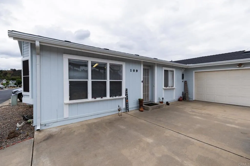 15935 Spring Oaks Rd., El Cajon, CA 92021 15935 Spring Oaks Rd., El Cajon, CA 92021