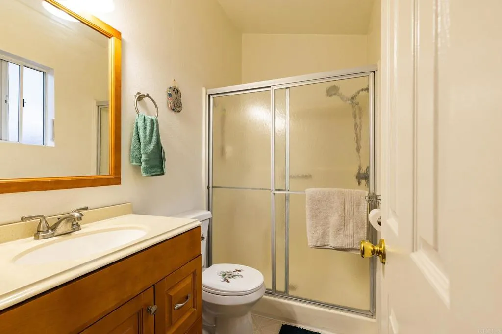 15935 Spring Oaks Rd., El Cajon, CA 92021 15935 Spring Oaks Rd., El Cajon, CA 92021