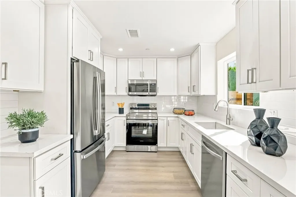 4661 Redwood Street, San Diego, CA 92105 4661 Redwood Street, San Diego, CA 92105