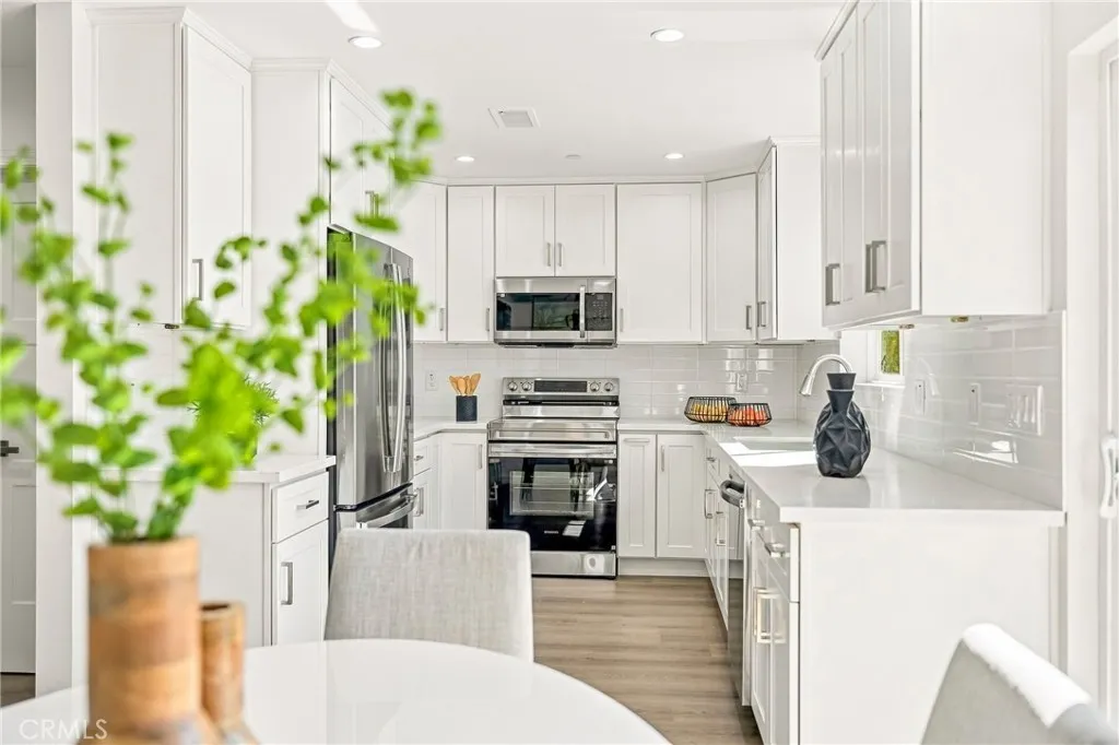 4661 Redwood Street, San Diego, CA 92105 4661 Redwood Street, San Diego, CA 92105