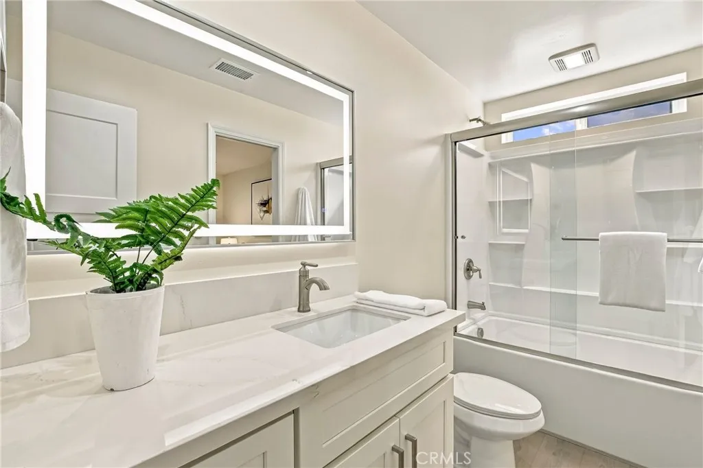 4661 Redwood Street, San Diego, CA 92105 4661 Redwood Street, San Diego, CA 92105