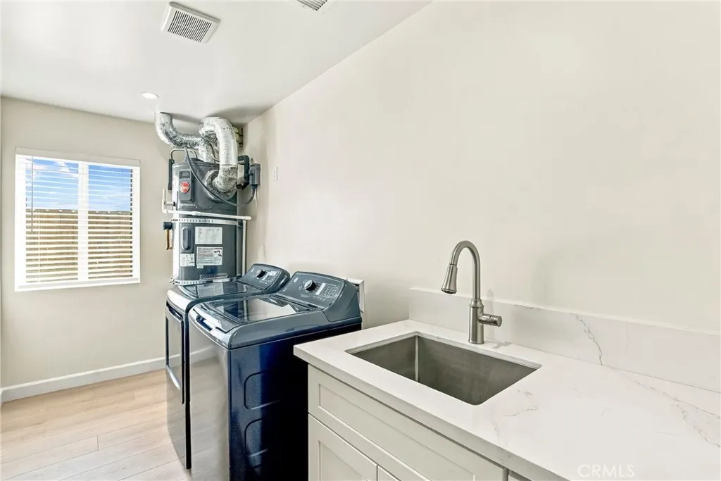 4661 Redwood Street, San Diego, CA 92105 Super large laundry room.