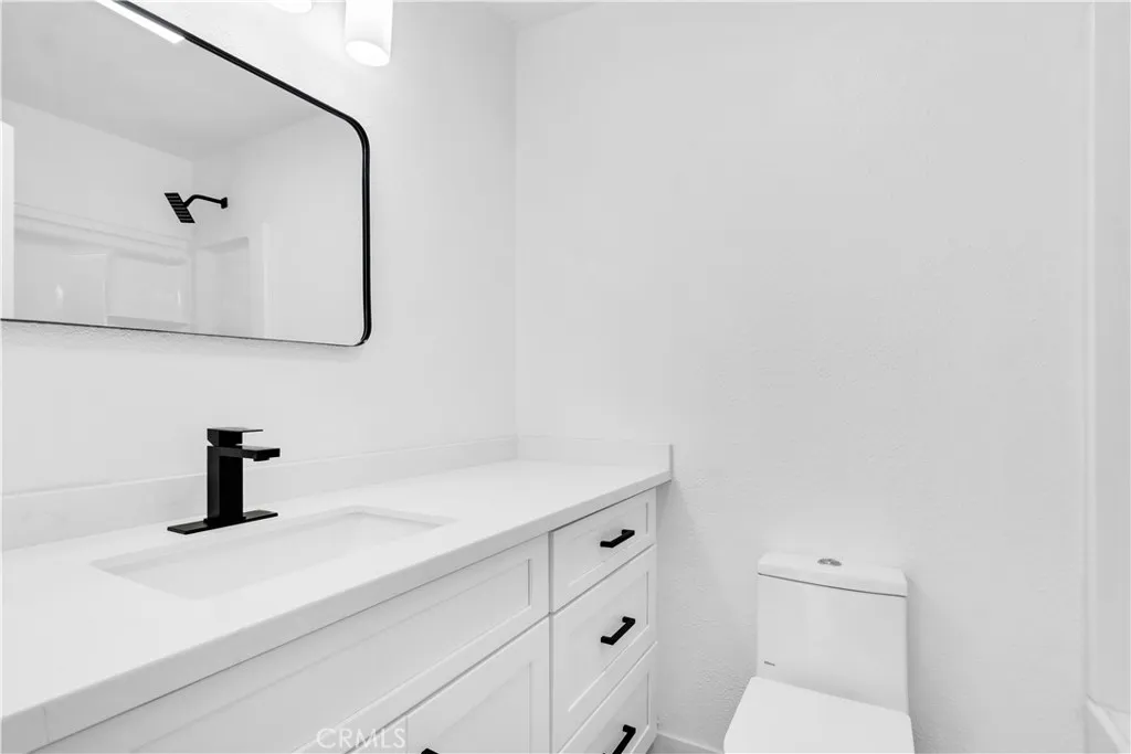 2514 Clairemont, #107, San Diego, CA 92117 Primary full bathroom
