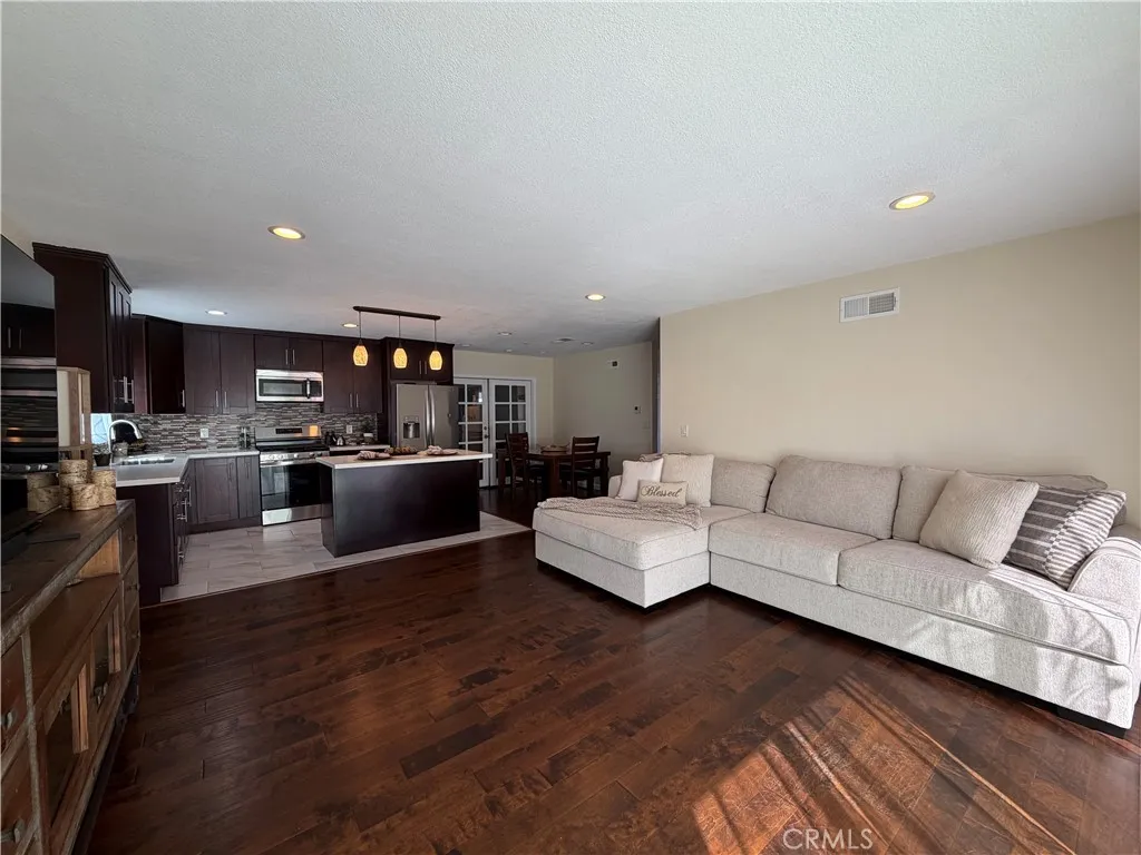 https://cdn.realtyfeed.com/cdn/127/307108947/3def927698d0256848ef04cf672791c3.webp