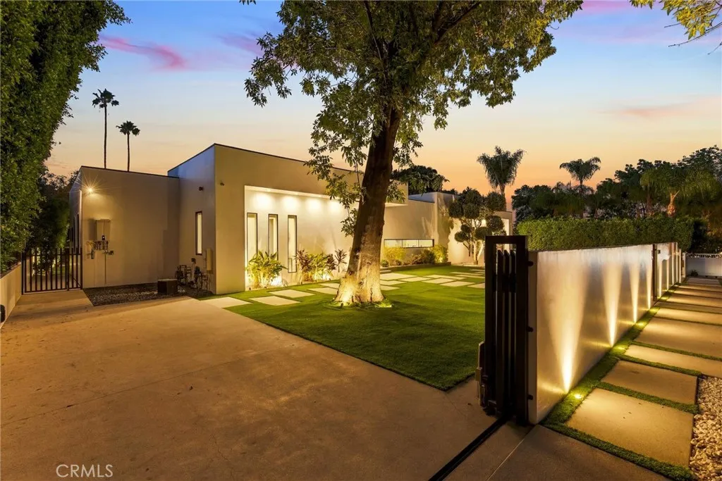 Woodland Hills, CA 91364
