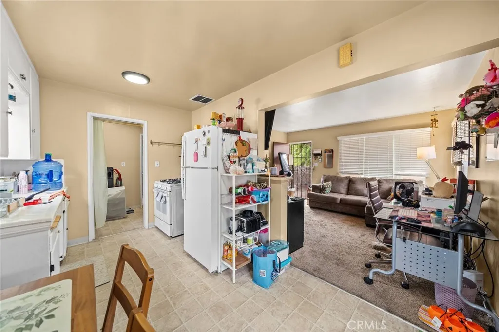 4373 Cherokee, San Diego, CA 92104 Unit 2 kitchen/dining room
