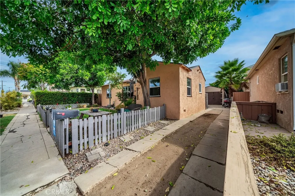 4373 Cherokee, San Diego, CA 92104 Unit 1 driveway