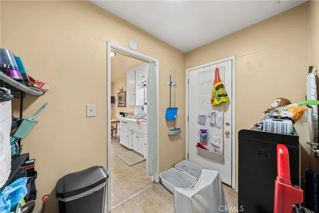 4373 Cherokee, San Diego, CA 92104 Unit 2 laundry area