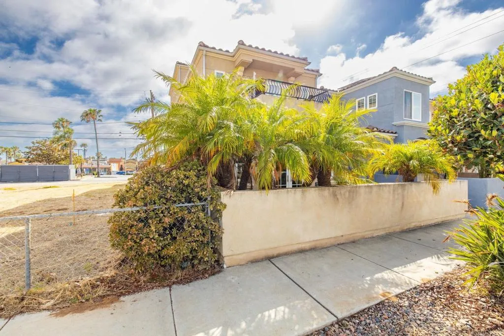 https://cdn.realtyfeed.com/cdn/127/307109064/650878ec03ec624c4076f79cc348427e.webp