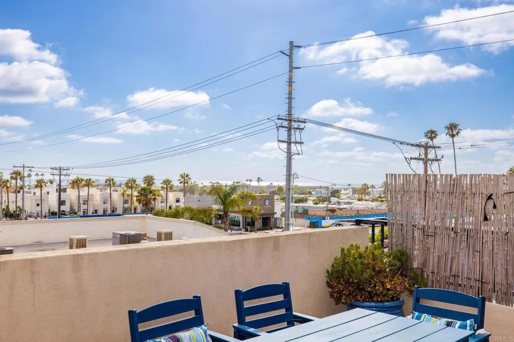 https://cdn.realtyfeed.com/cdn/127/307109064/acfc4676ced9db7de5a77fac1ef4c9d5.webp