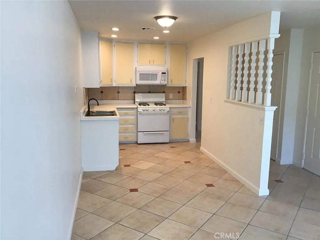 Lancaster, CA 93535
