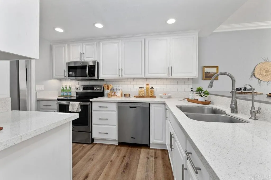 8771 Caminito Sueno, La Jolla, CA 92037