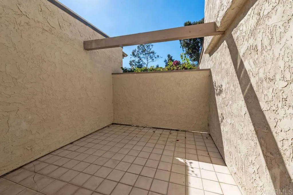 8771 Caminito Sueno, La Jolla, CA 92037
