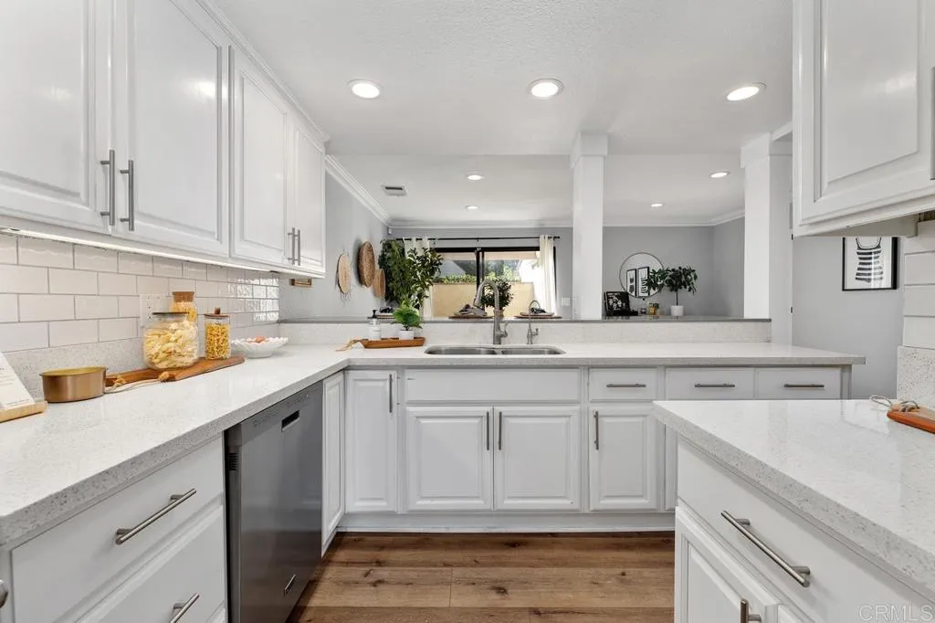 8771 Caminito Sueno, La Jolla, CA 92037
