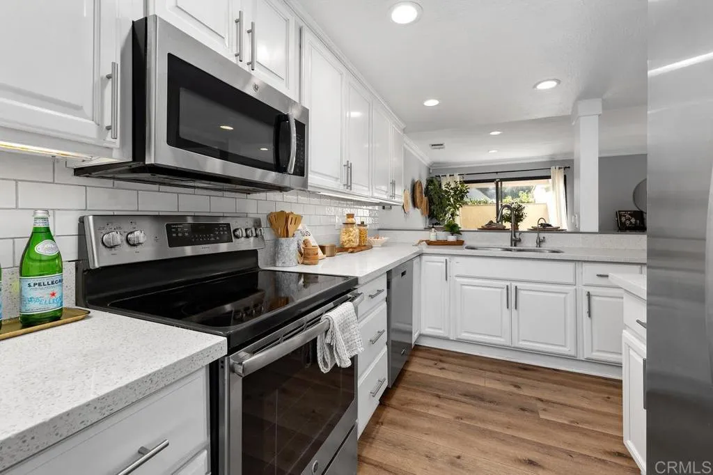 8771 Caminito Sueno, La Jolla, CA 92037