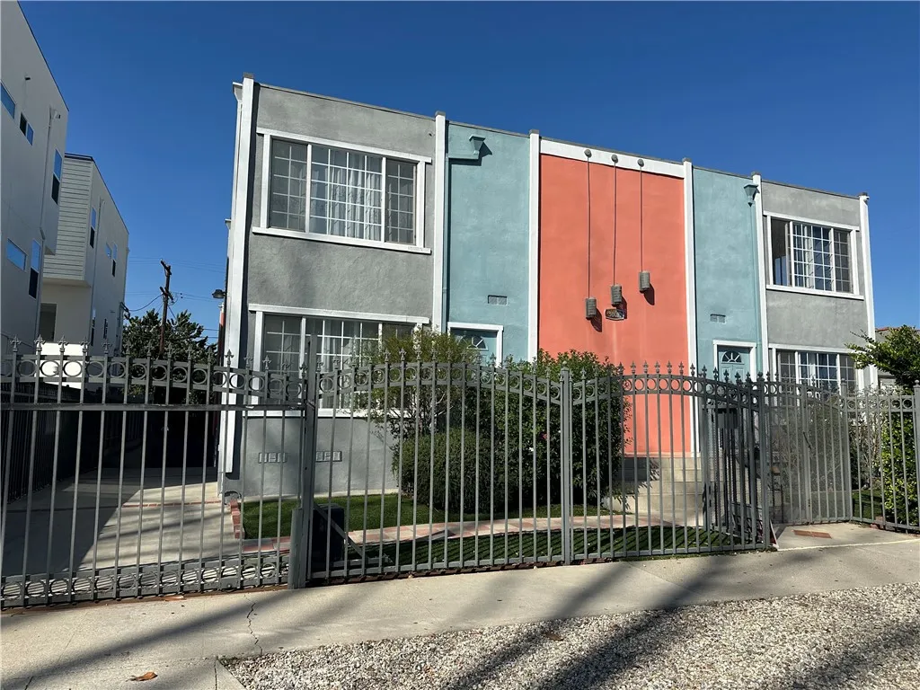 Los Angeles, CA 90016