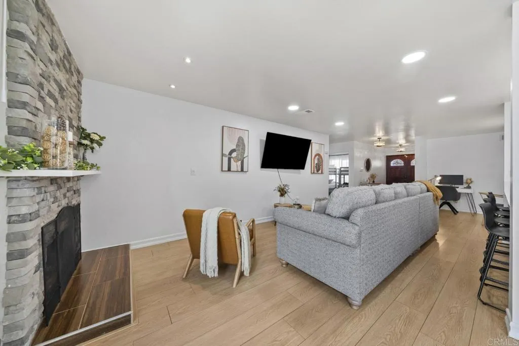 https://cdn.realtyfeed.com/cdn/127/307109378/57d19c7bb1b52c30becf3976cf379f94.webp