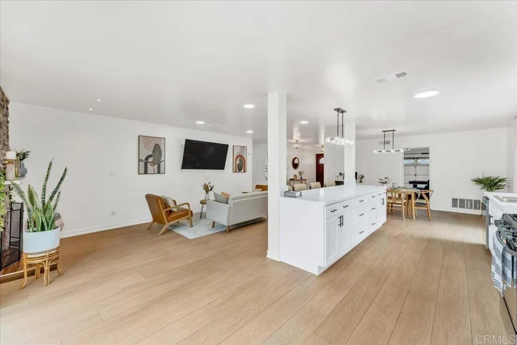 https://cdn.realtyfeed.com/cdn/127/307109378/9feac5c631f6c472dadc8ac9af76a1e9.webp