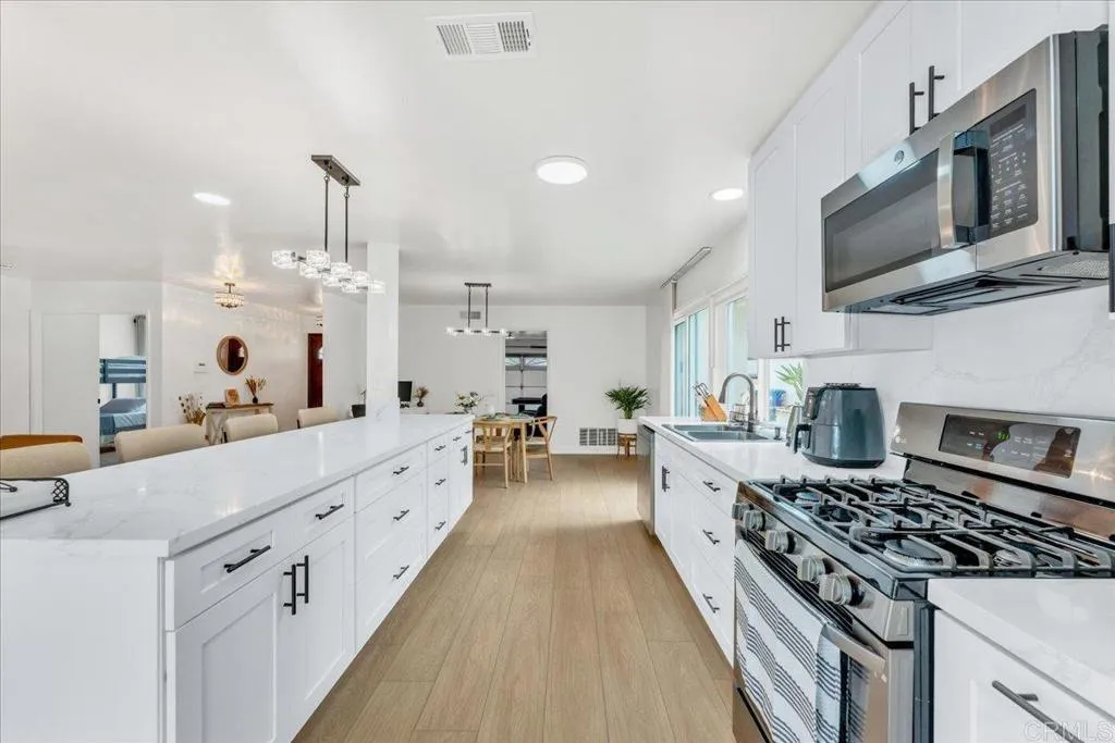 https://cdn.realtyfeed.com/cdn/127/307109378/cf4cfdb8fbeec5bb3bd64591ffb1b6ed.webp