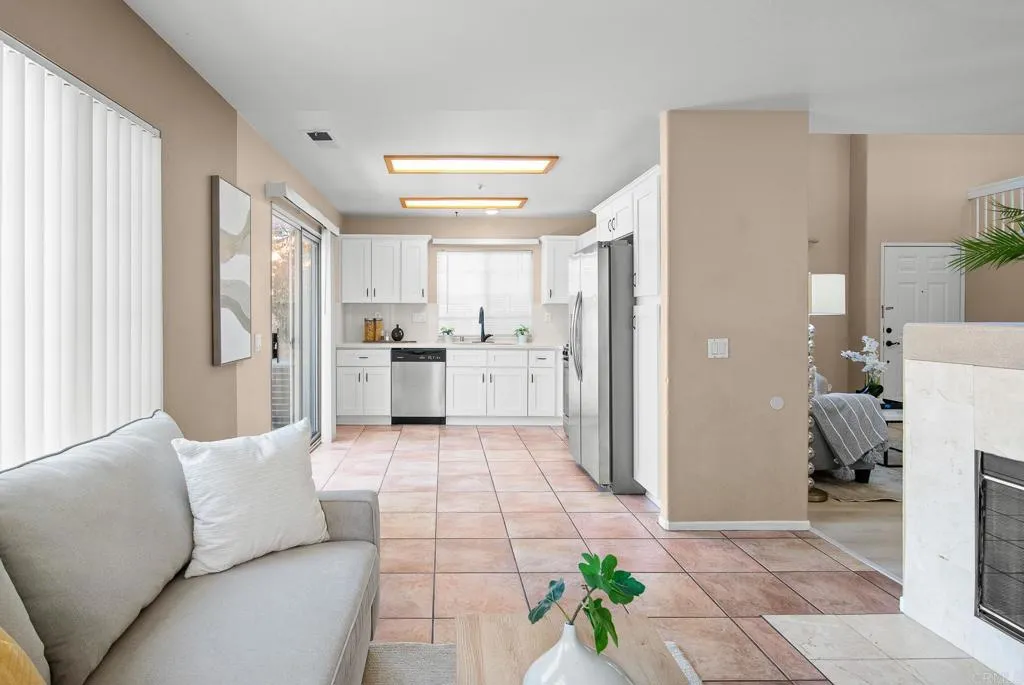 https://cdn.realtyfeed.com/cdn/127/307109620/c9f5d0ce63df07f4dd1287552ebbd5bc.webp