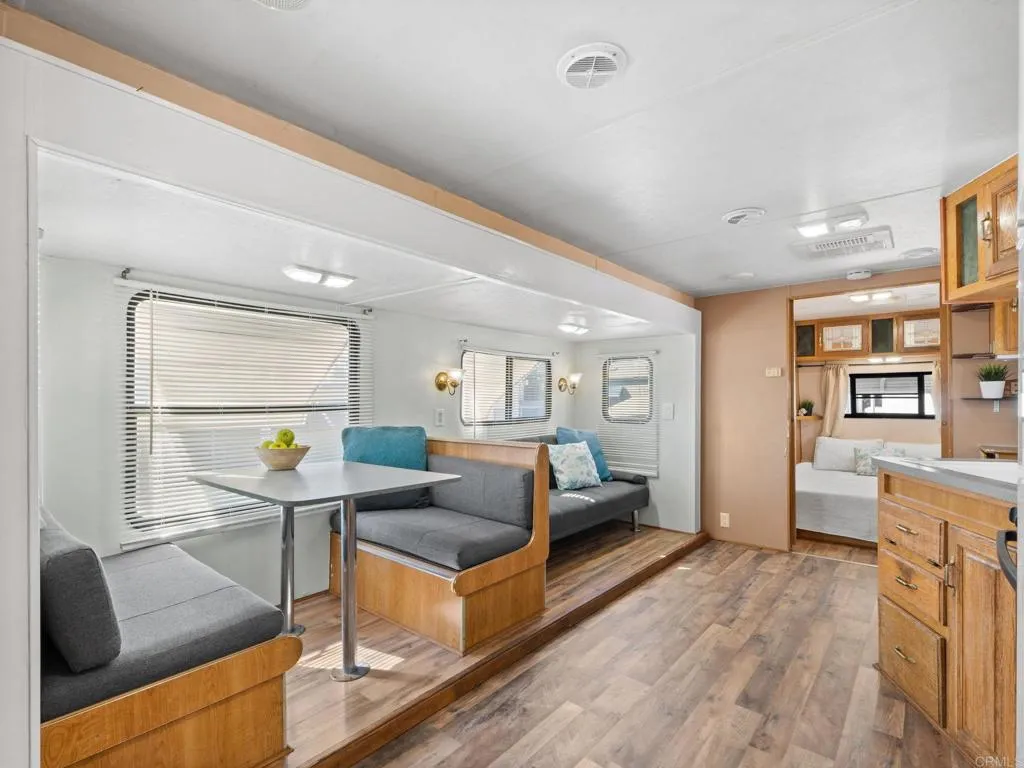 https://cdn.realtyfeed.com/cdn/127/307109658/2b77e424854d7f2c78f18d623a61029c.webp