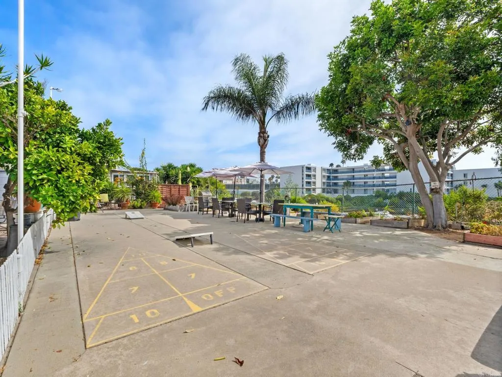 https://cdn.realtyfeed.com/cdn/127/307109658/f6eee3f9a9086bca075c6af8f0b6762f.webp