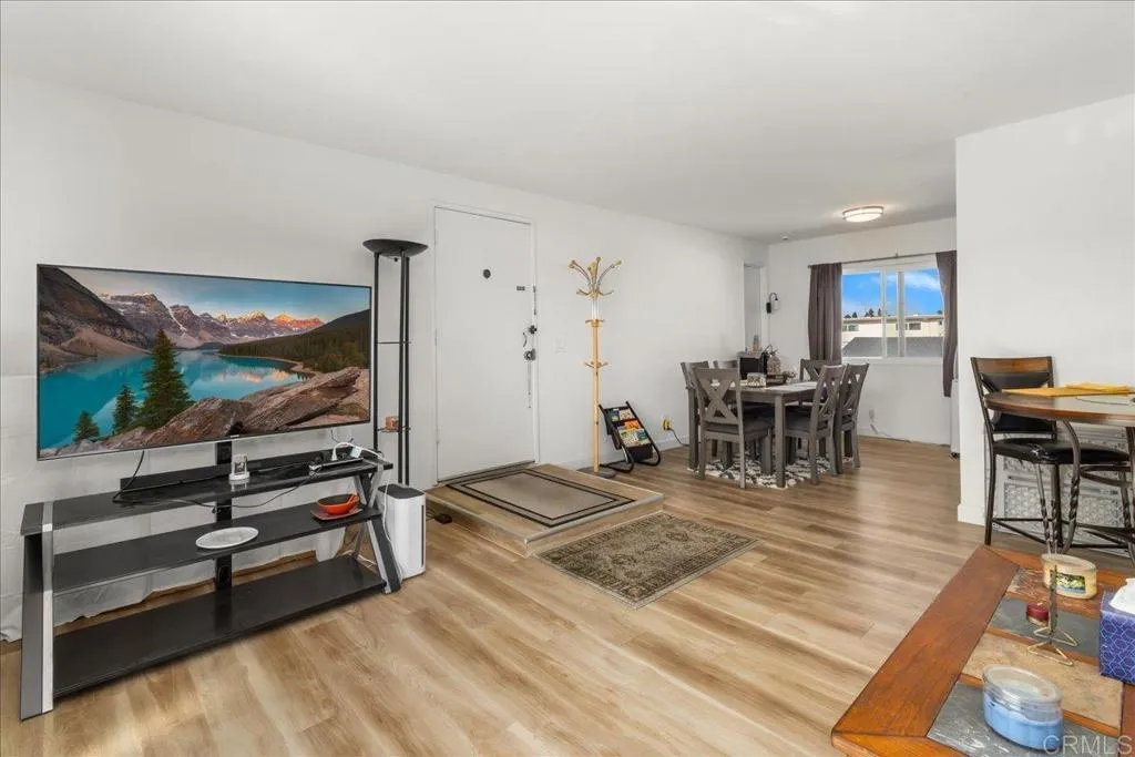573 Park Way, #6, Chula Vista, CA 91910 573 Park Way, #6, Chula Vista, CA 91910