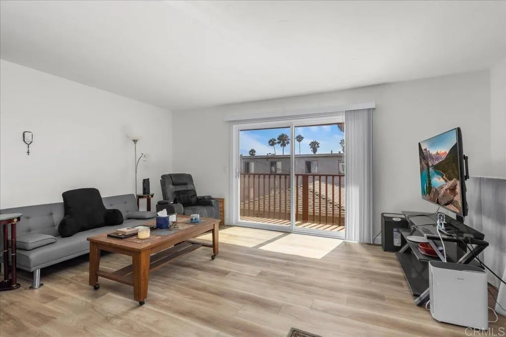 573 Park Way, #6, Chula Vista, CA 91910 573 Park Way, #6, Chula Vista, CA 91910