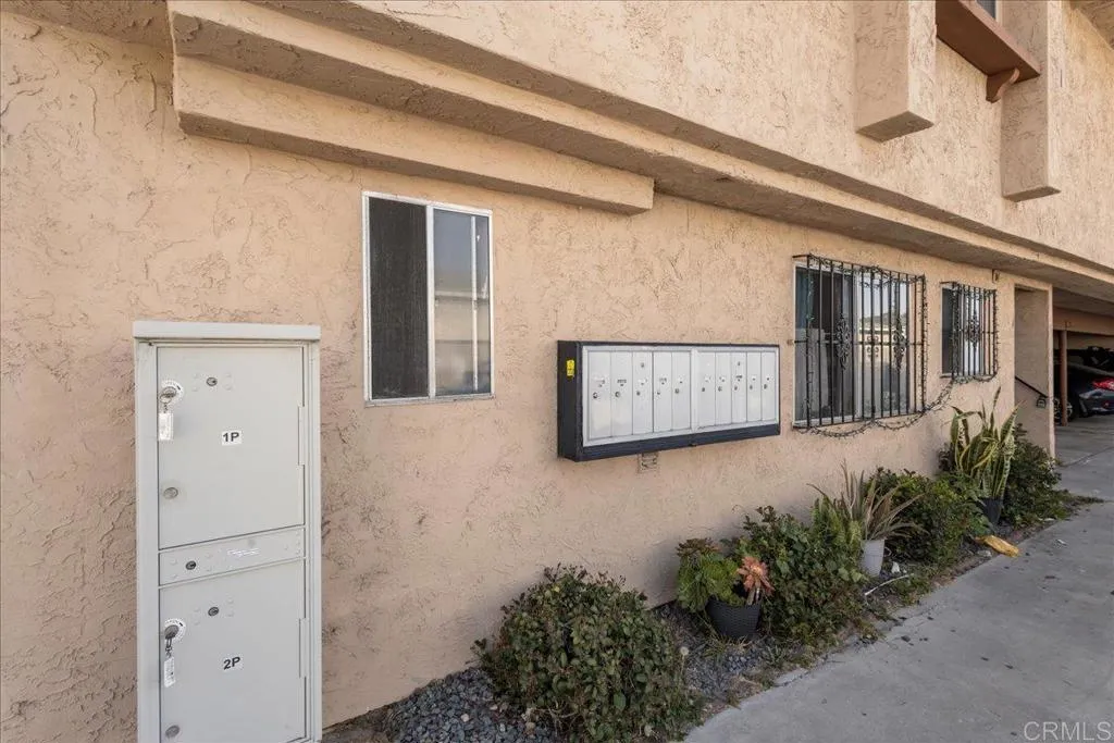573 Park Way, #6, Chula Vista, CA 91910 573 Park Way, #6, Chula Vista, CA 91910