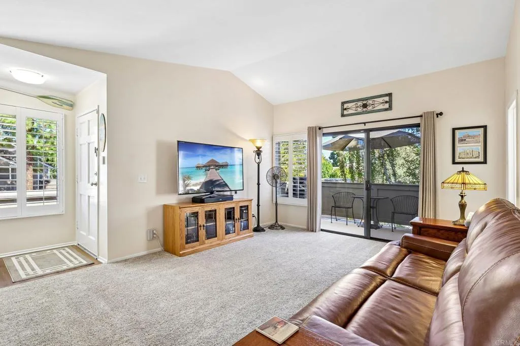 1091 Shadowridge Drive, #114, Vista, CA 92081 1091 Shadowridge Drive, #114, Vista, CA 92081