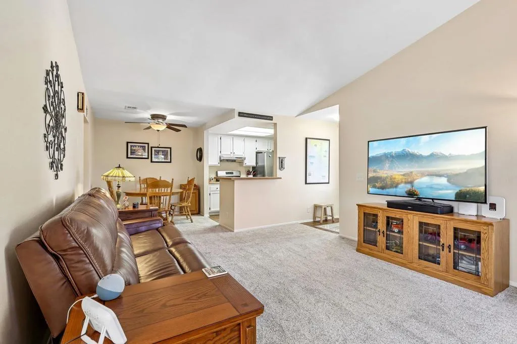 1091 Shadowridge Drive, #114, Vista, CA 92081 1091 Shadowridge Drive, #114, Vista, CA 92081