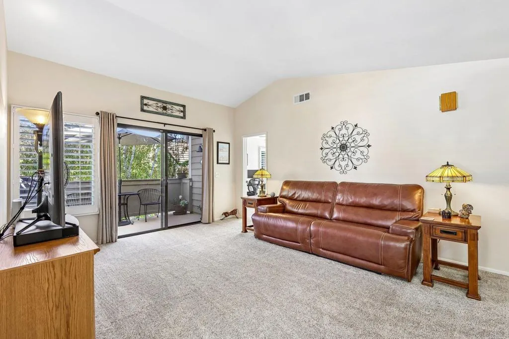 1091 Shadowridge Drive, #114, Vista, CA 92081 1091 Shadowridge Drive, #114, Vista, CA 92081
