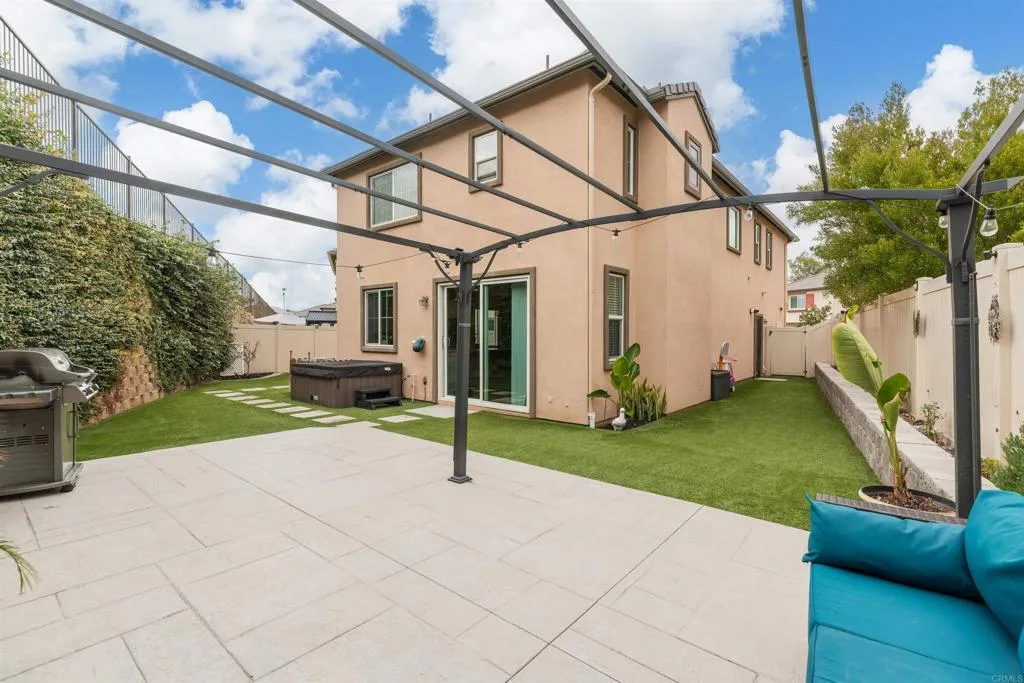 275 Camellia Way, Vista, CA 92083