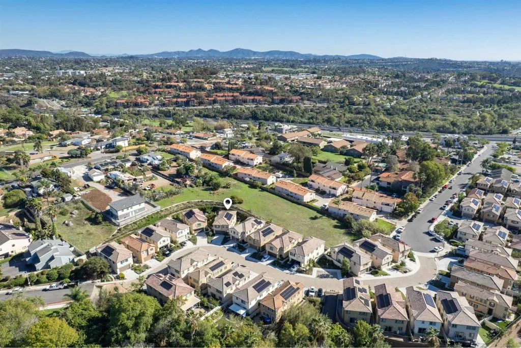 275 Camellia Way, Vista, CA 92083