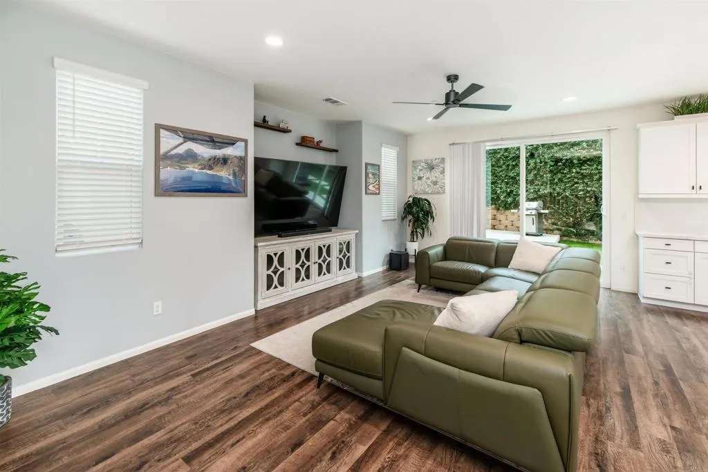 275 Camellia Way, Vista, CA 92083
