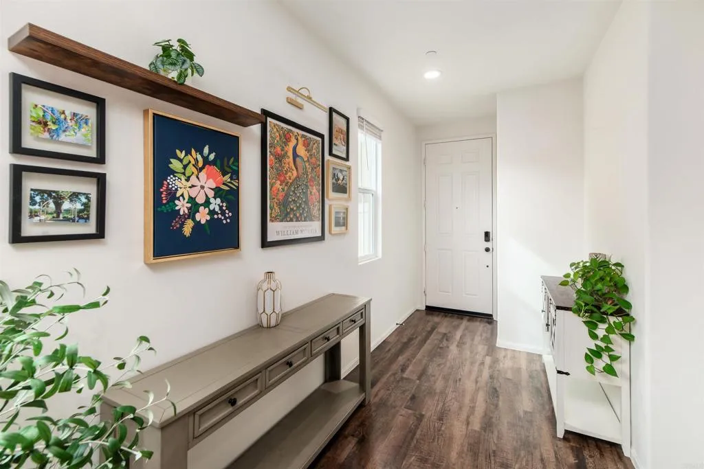 275 Camellia Way, Vista, CA 92083