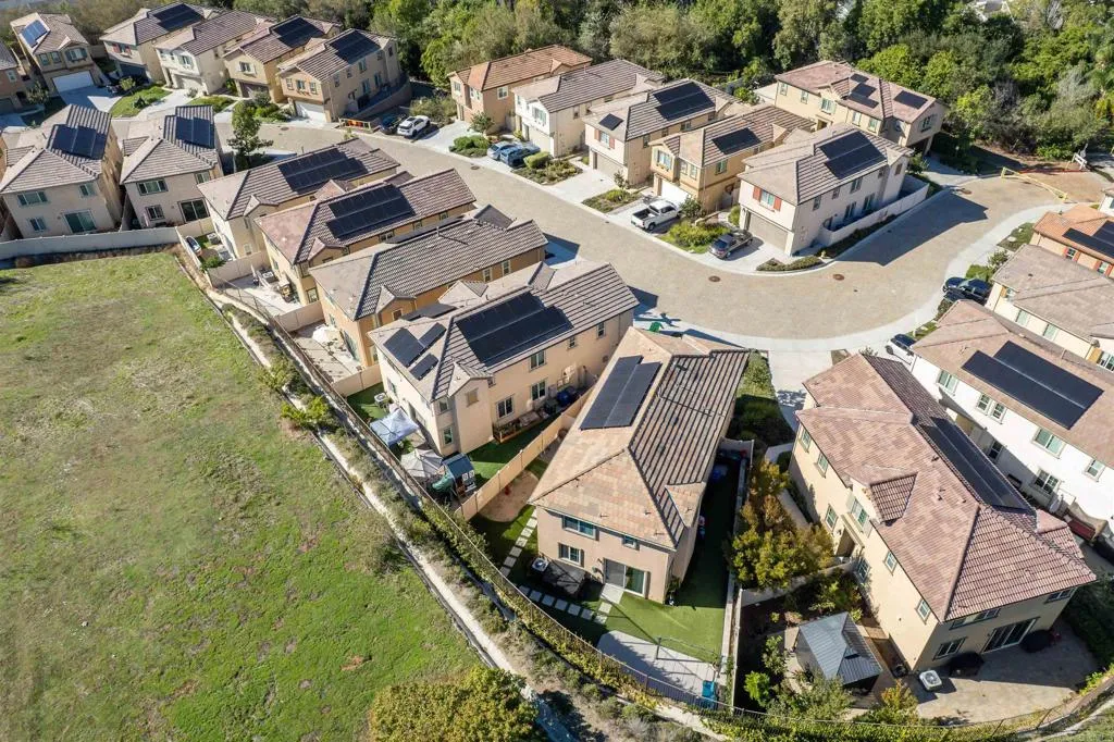 275 Camellia Way, Vista, CA 92083
