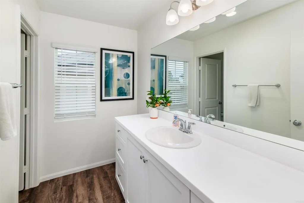 275 Camellia Way, Vista, CA 92083