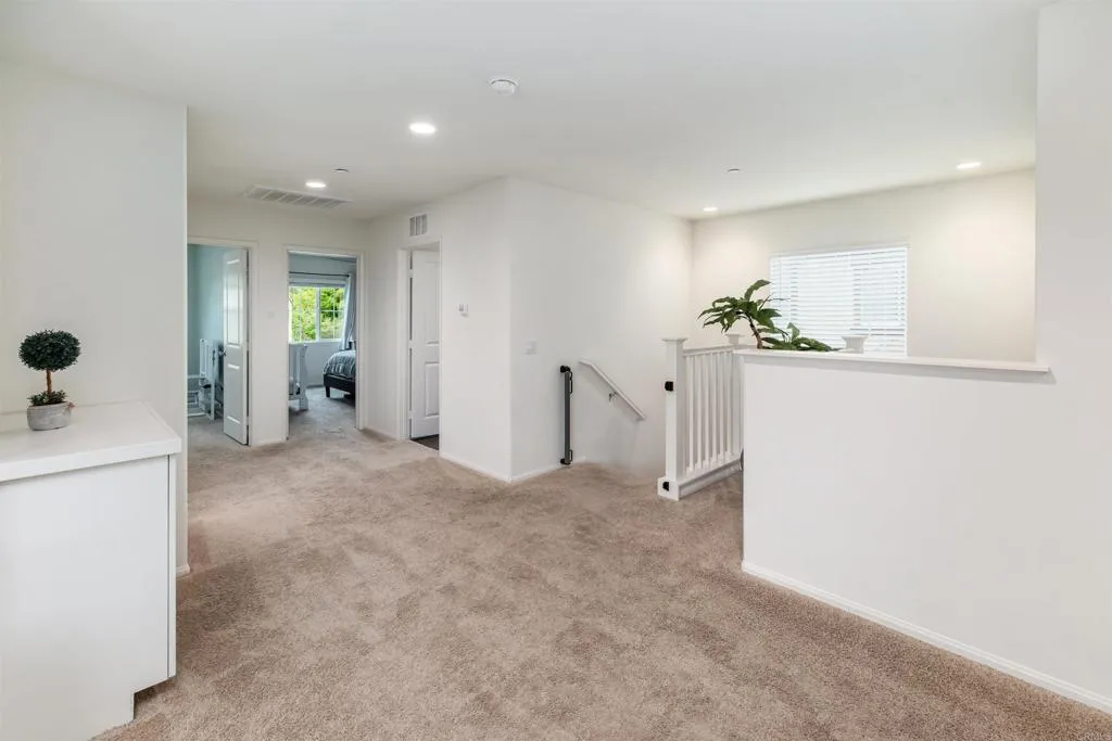 275 Camellia Way, Vista, CA 92083