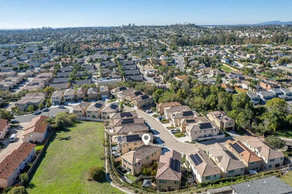 275 Camellia Way, Vista, CA 92083