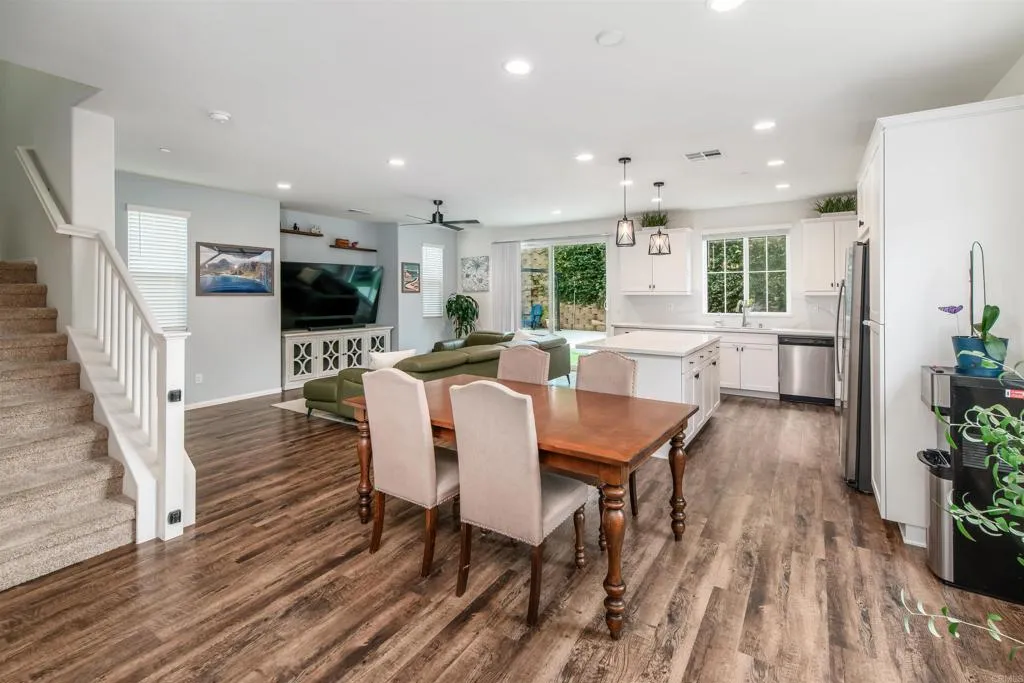275 Camellia Way, Vista, CA 92083
