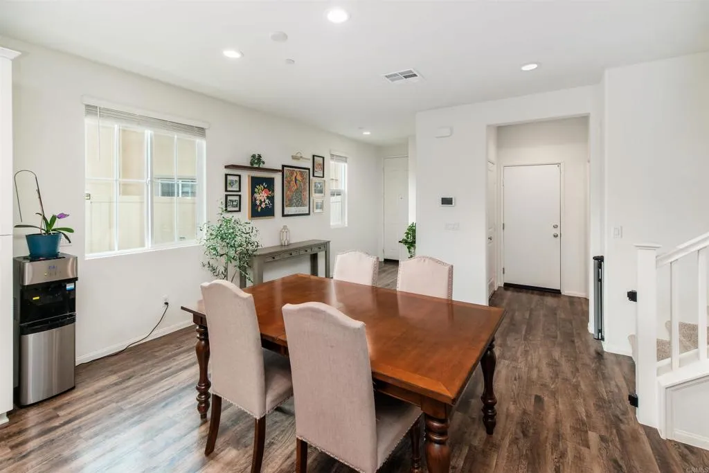 275 Camellia Way, Vista, CA 92083