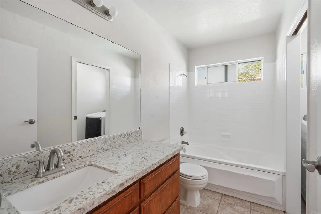 24940 Abalar Way, Ramona, CA 92065 Bathroom #2