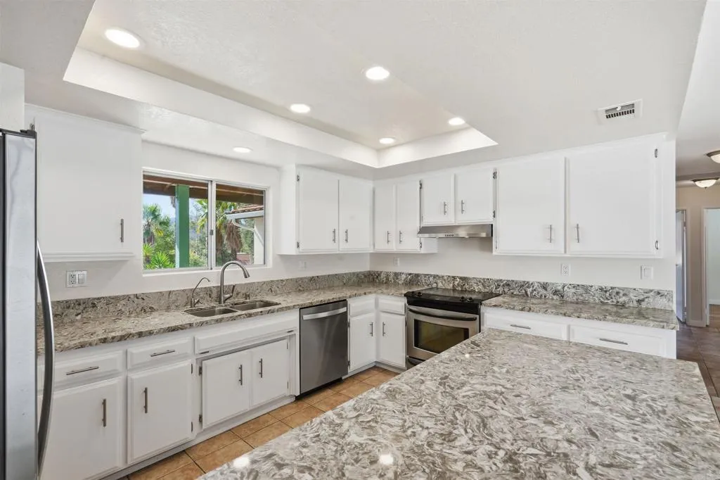 24940 Abalar Way, Ramona, CA 92065 Kitchen